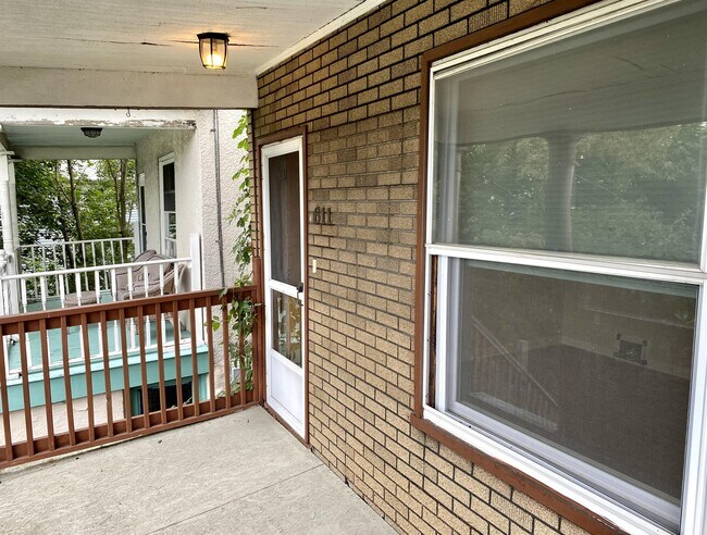 Building Photo - 611 Crown Ave