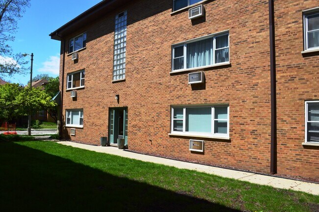 Building Photo - 214 S Oak Park Ave