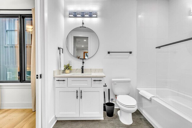 Building Photo - 554 Rosedale Ave