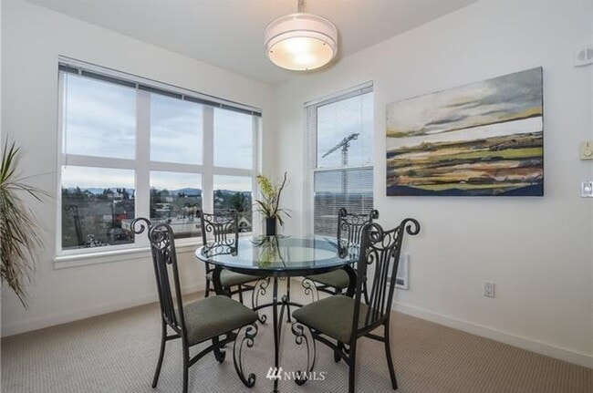 Building Photo - Modern Top-Floor Condo with Stunning Seattle Views