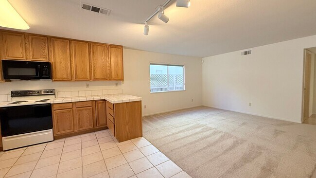 Building Photo - 1126 Vista Pointe Cir