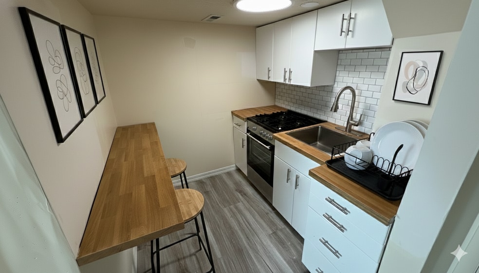 Building Photo - 950 E 1000 S