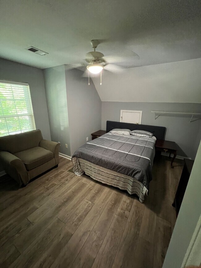 Building Photo - 704 Bunkhouse Dr