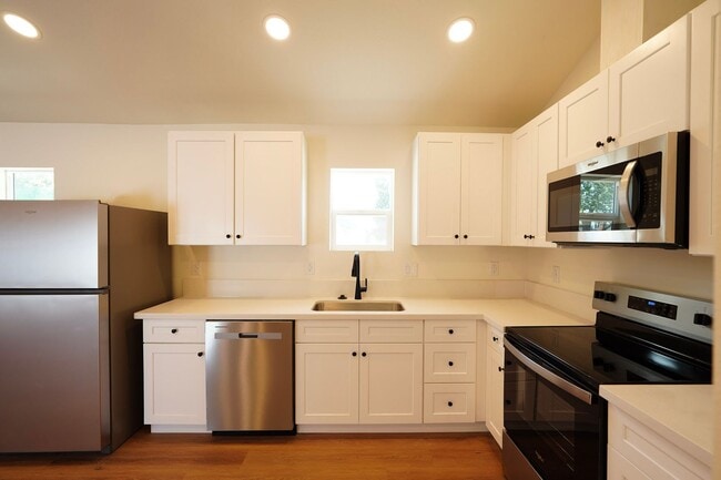 Building Photo - 4805 Charlotte Way