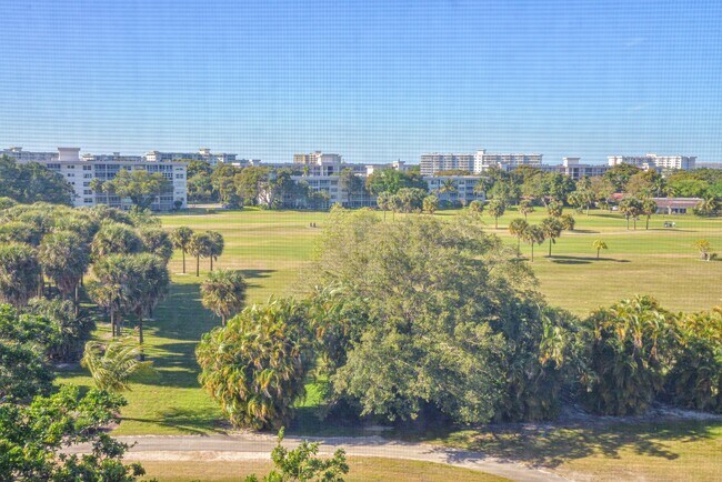 Building Photo - 2661 S Course Dr