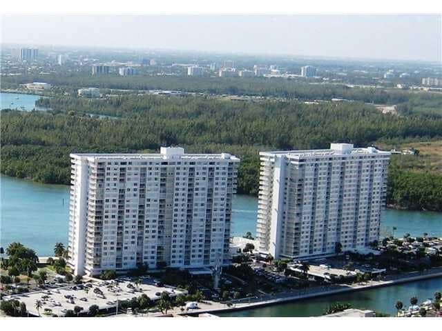 Building Photo - 500 Bayview Dr