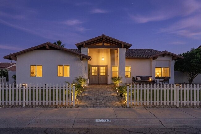 Building Photo - 5623 E Claire Dr