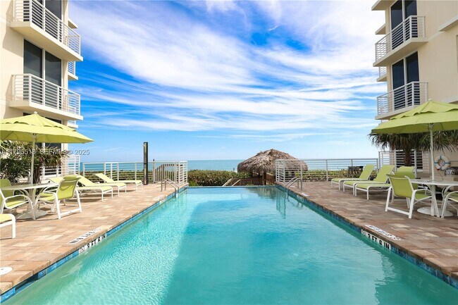 Building Photo - 4810 N Hwy A1A