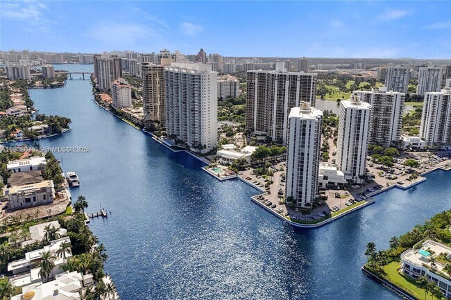 Building Photo - 20515 E Country Club Dr