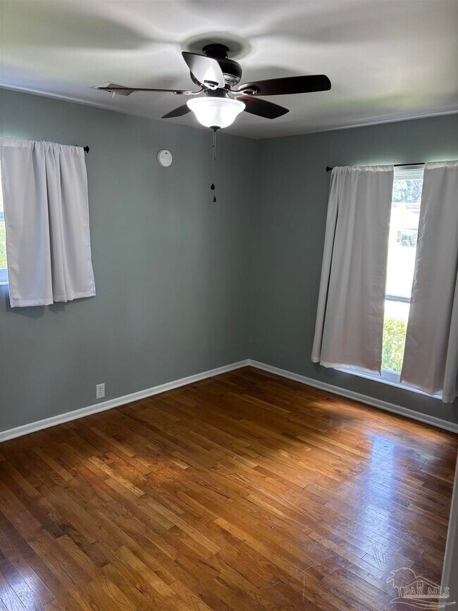 Building Photo - 301 Teakwood Cir