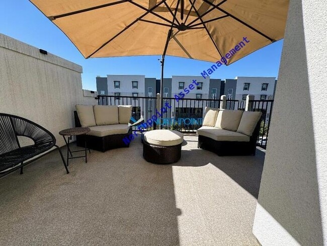 Building Photo - Fully furnished one-bedroom, one-bath condo