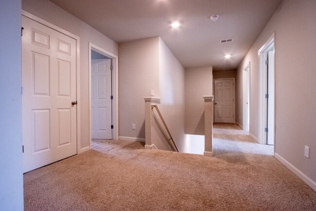 Building Photo - 325 Park W Blvd