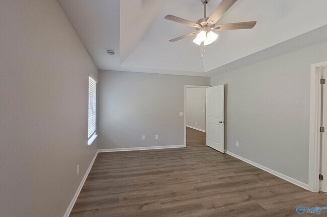 Building Photo - 112 Live Oak Dr