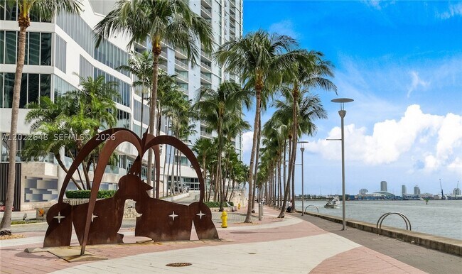 Building Photo - 300 S Biscayne Blvd
