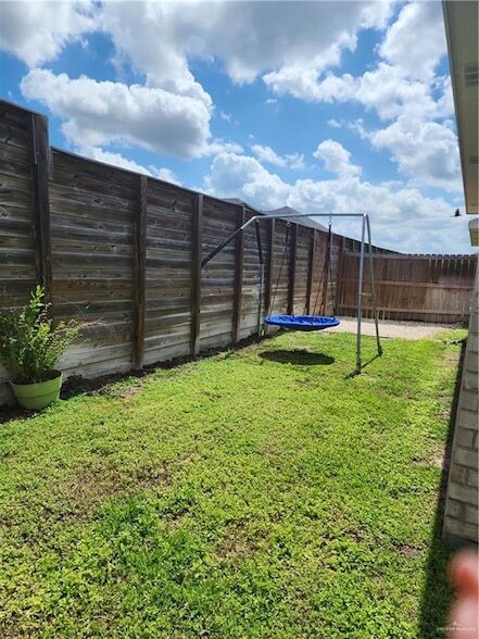 Building Photo - 5804 Nightingale Ave