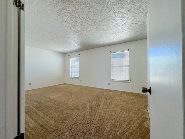 Building Photo - Northeast El Paso 3 Bed 2 Bath in Apollo Heights Neighborhood!