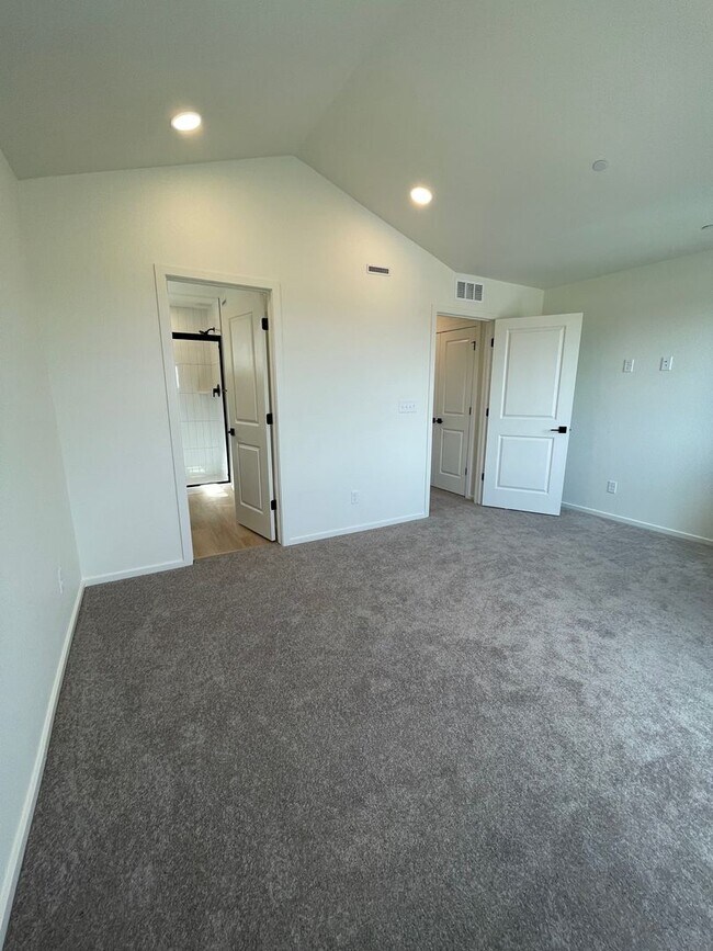 Building Photo - Stunning Rowhouse in NE Ft. Collins