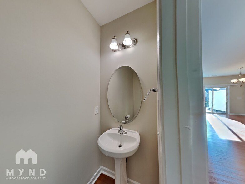 Building Photo - 7705 Weathered Oak Way