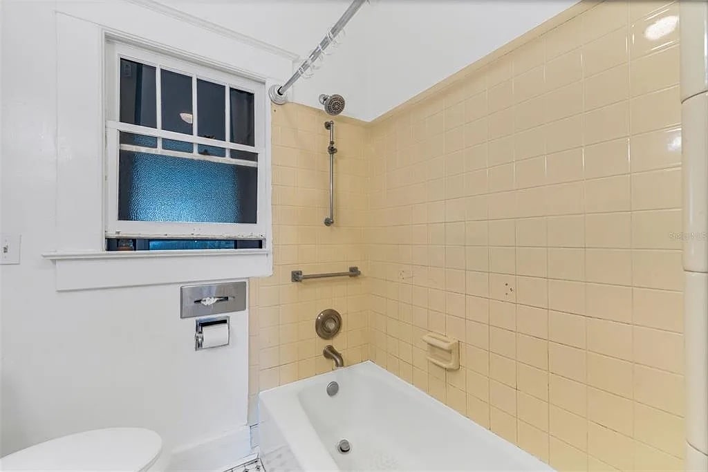 Building Photo - 7327 1st Ave N