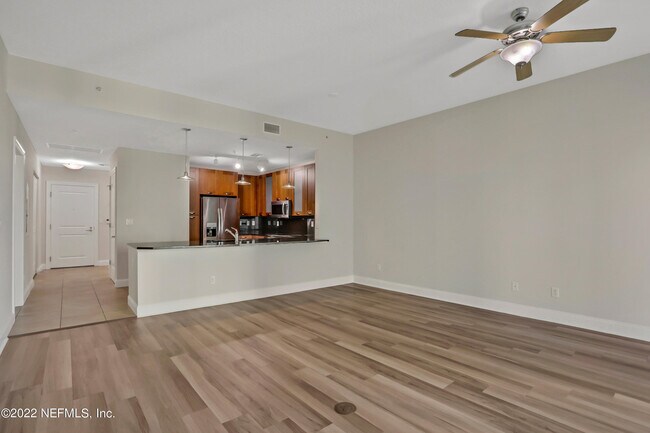 Building Photo - 1431 Riverplace Blvd