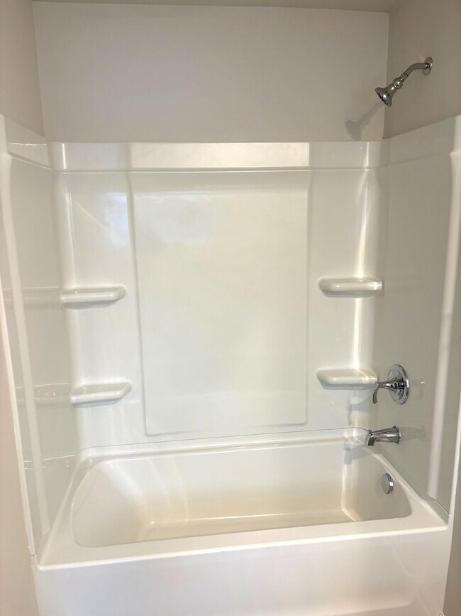 Building Photo - Stunning 3BR 2.5BA Home in Mooresville • 2 Car Garage