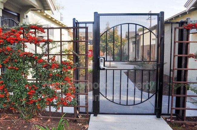 Building Photo - 242 N Glenn Ave