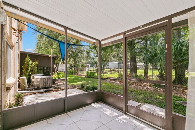 Building Photo - Apartment For Rent in Seminole WITH UPGRADES!