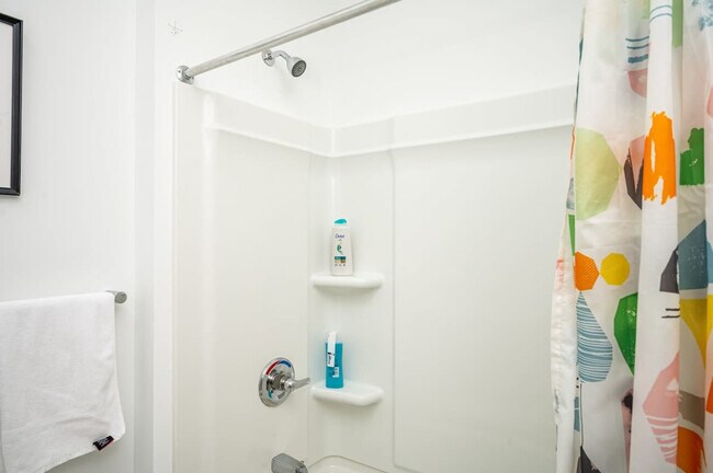 Building Photo - 542 Boulevard NE