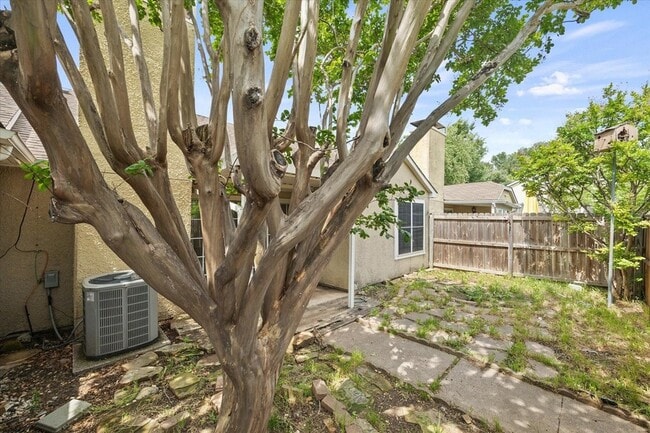 Building Photo - 2504 Brook Hollow Ct