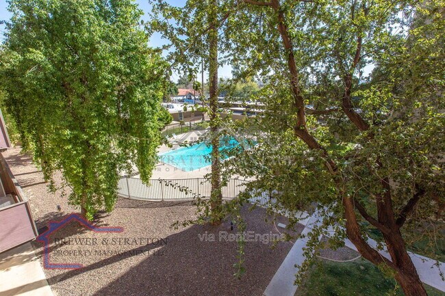 Building Photo - 351 E Thomas Rd