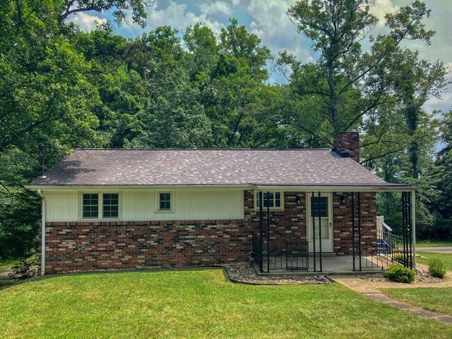 Building Photo - 2 Bedroom Home For Rent in Greensburg
