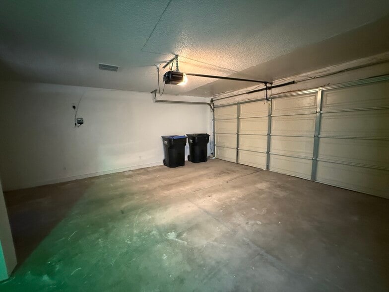 Building Photo - 455 Ash St