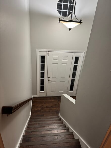 Staircase - 644 Edwardian Ln