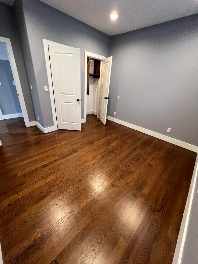 Building Photo - 44 Duer Pl