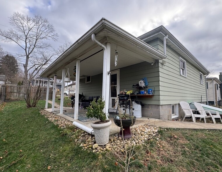 Building Photo - 722 S 2nd St