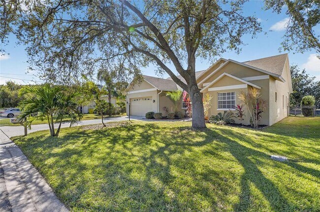 Building Photo - 172 Lake Shore Dr W