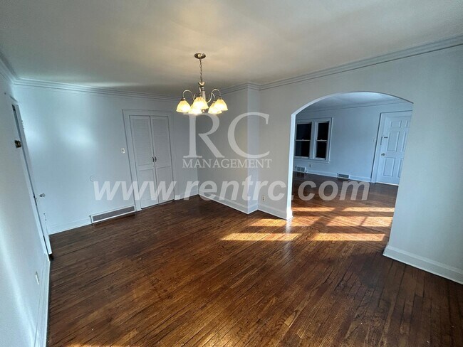 Building Photo - 1202 Walnut-