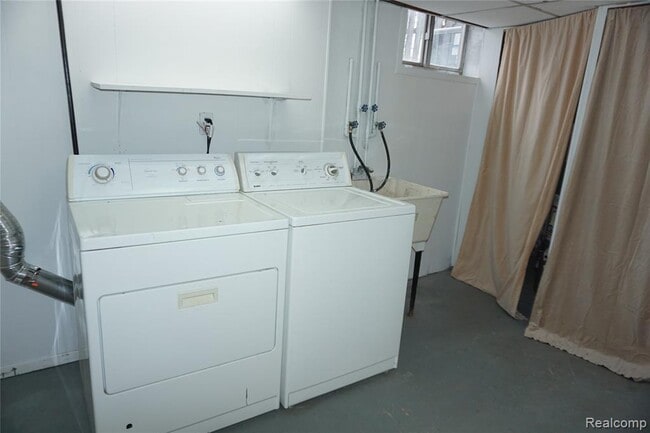 Building Photo - 37680 Charter Oaks Blvd