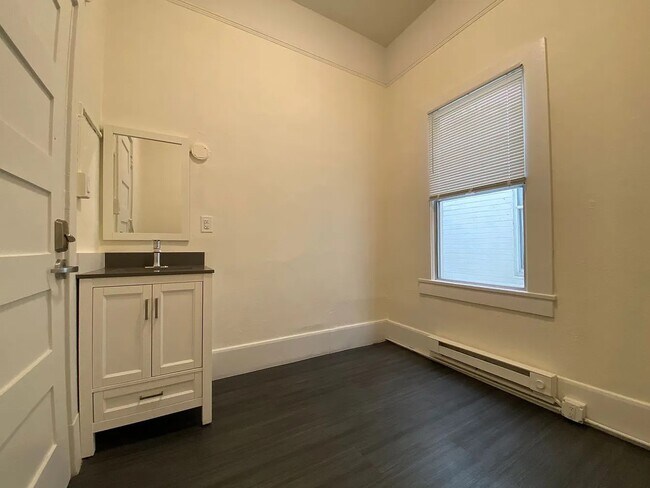Building Photo - 706 Kearny St