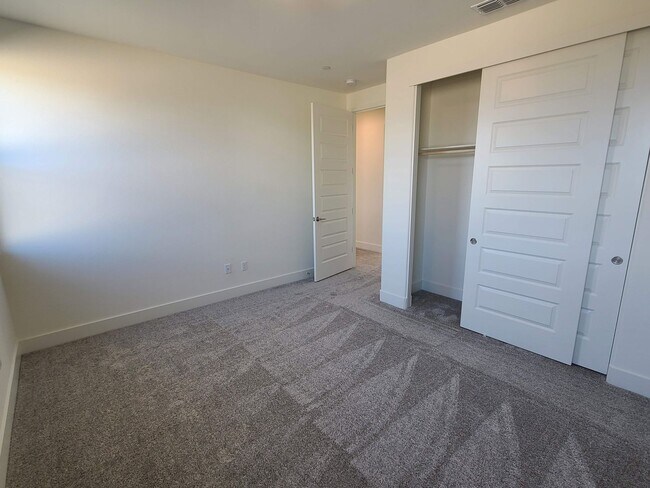 Building Photo - BEAUTIFUL BRAND NEW "NEXT-GEN" HOME W/ SOLAR & SIERRA VIEWS!!