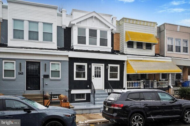 Building Photo - 547 S Yewdall St