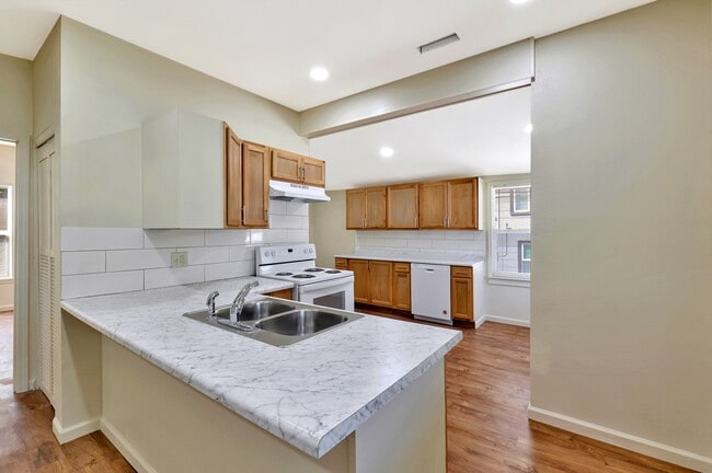 Primary Photo - 311 N 9th St