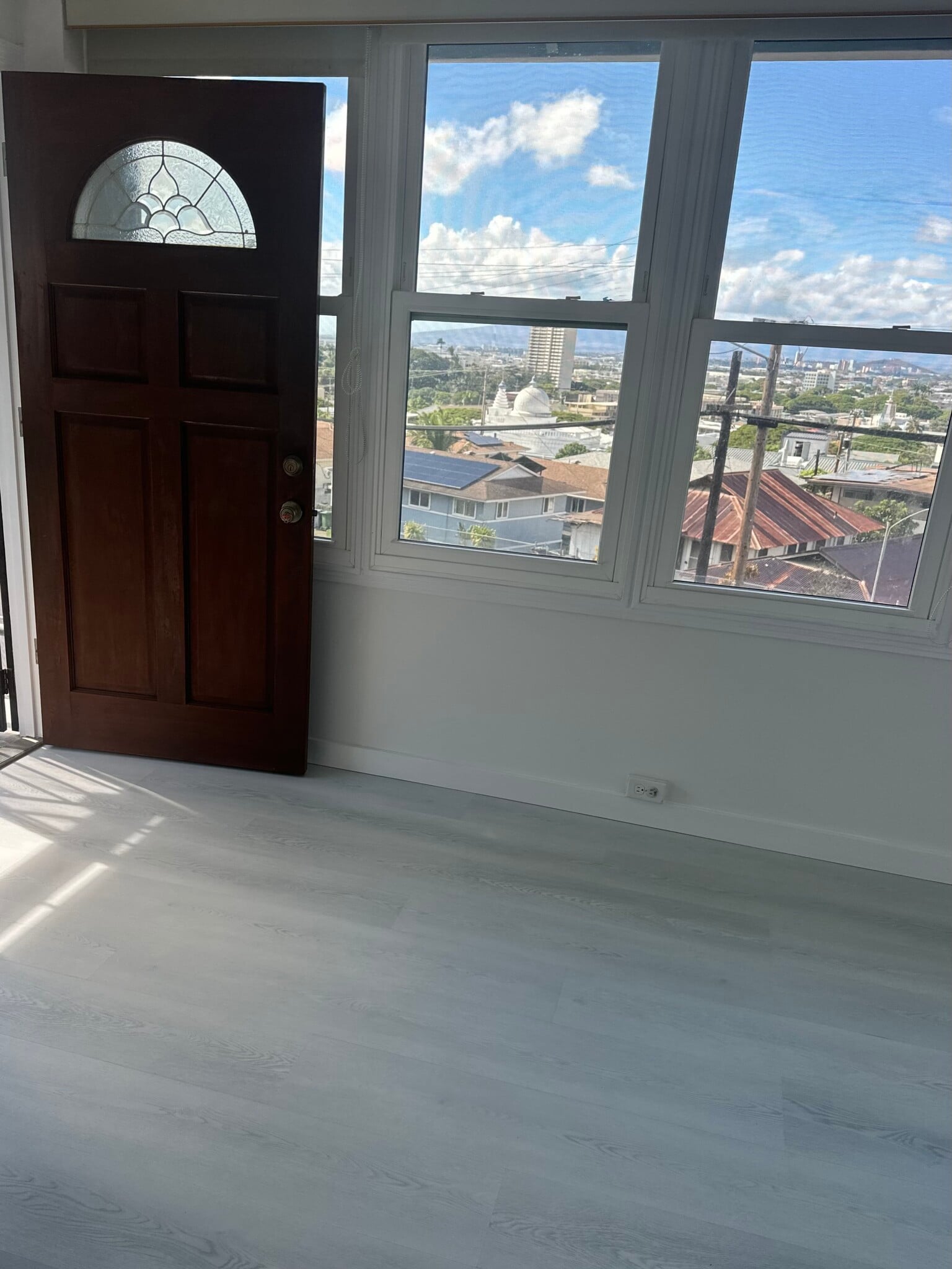 Entry way New 8mm luxury vinyl plank (LVP) flooring installed. - 1769 Puowaina Dr