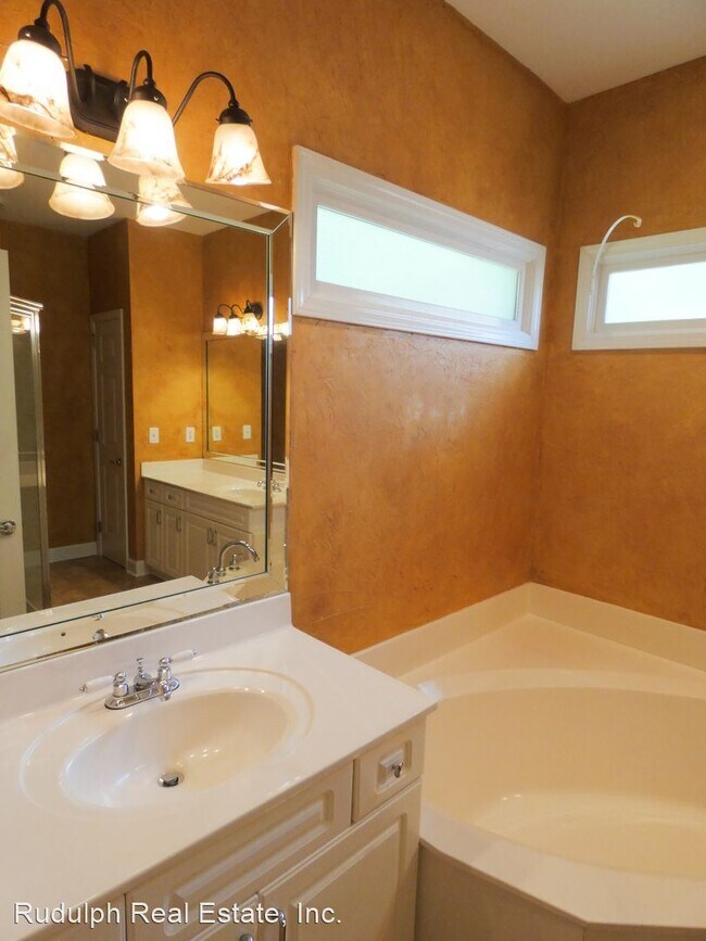 Building Photo - 2 br, 2 bath House - 241 Crest Lake Drive