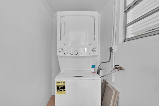 Building Photo - 730 N 72nd Terrace