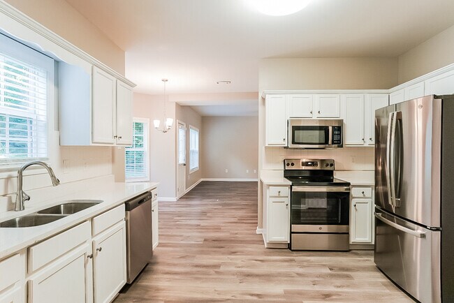 Building Photo - 900 Terrace Mill Dr