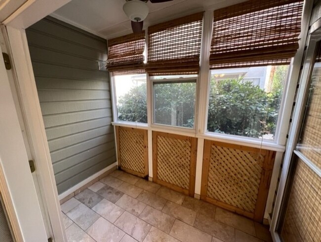 Building Photo - Great Location!! 2 Bedroom Condo