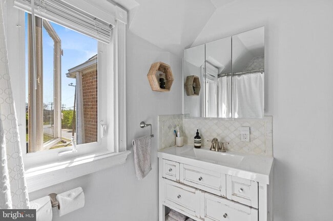 Building Photo - 4500 Eastway Ct