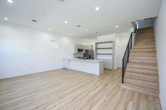 Building Photo - 15000 S Richmond Ave