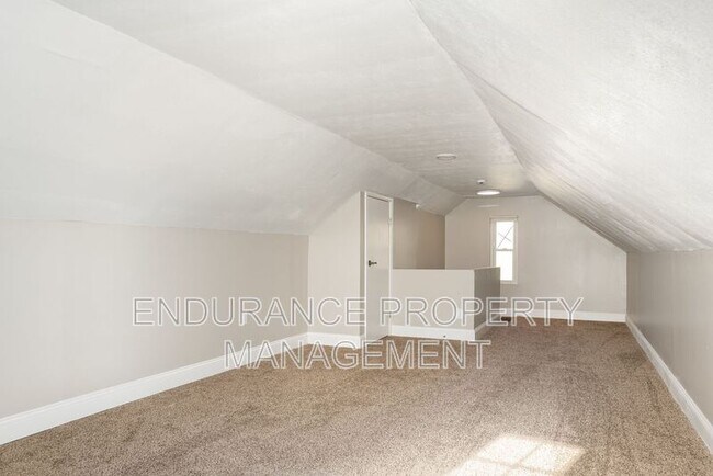 Building Photo - 359 Castlewood Ave